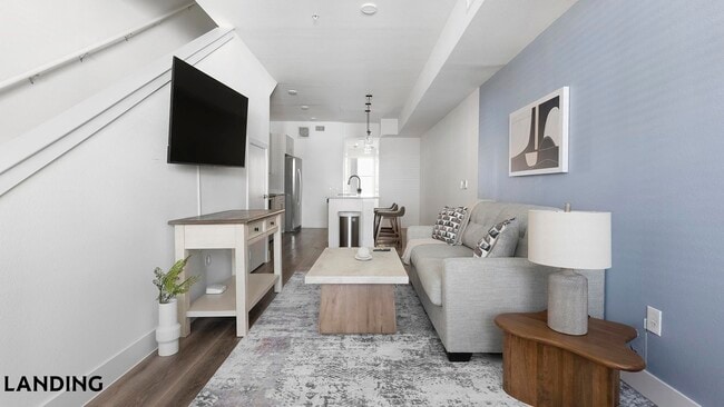 Foto del edificio - 6525 Ed Bluestein Blvd