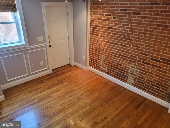 Foto del edificio - 414 S Durham St