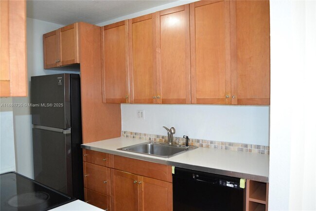 Building Photo - 7419 SW 152nd Ave