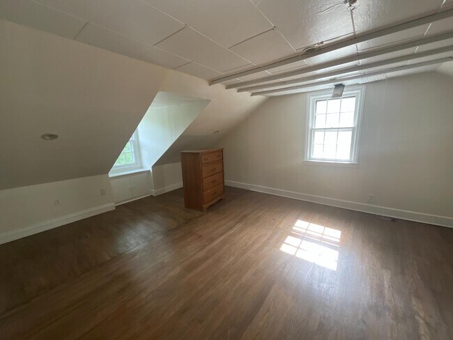 Foto del edificio - 1203 W Friendly Ave