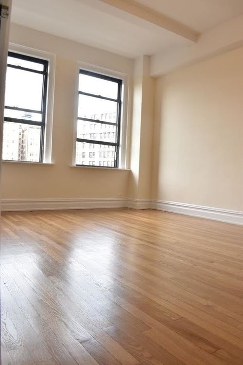 Building Photo - 225 W 106th St