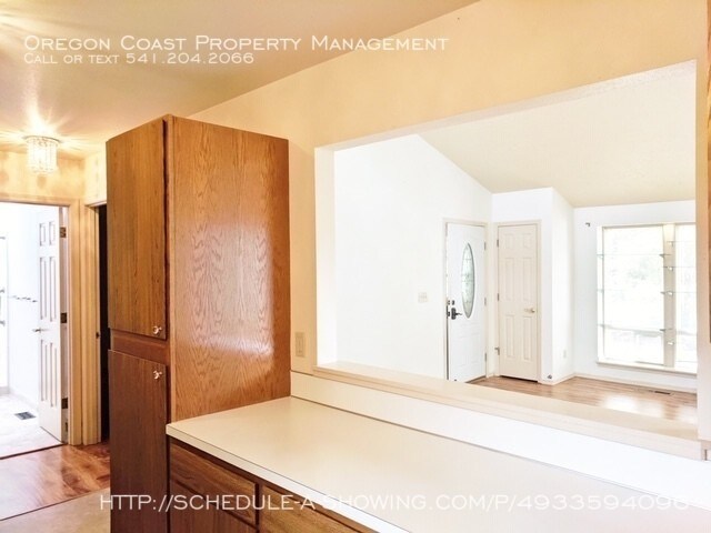 Building Photo - 1115 SW Walking Wood
