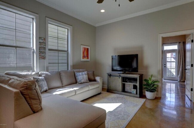 Building Photo - 3 bed, 2 bath house in Miramar Subdivision!