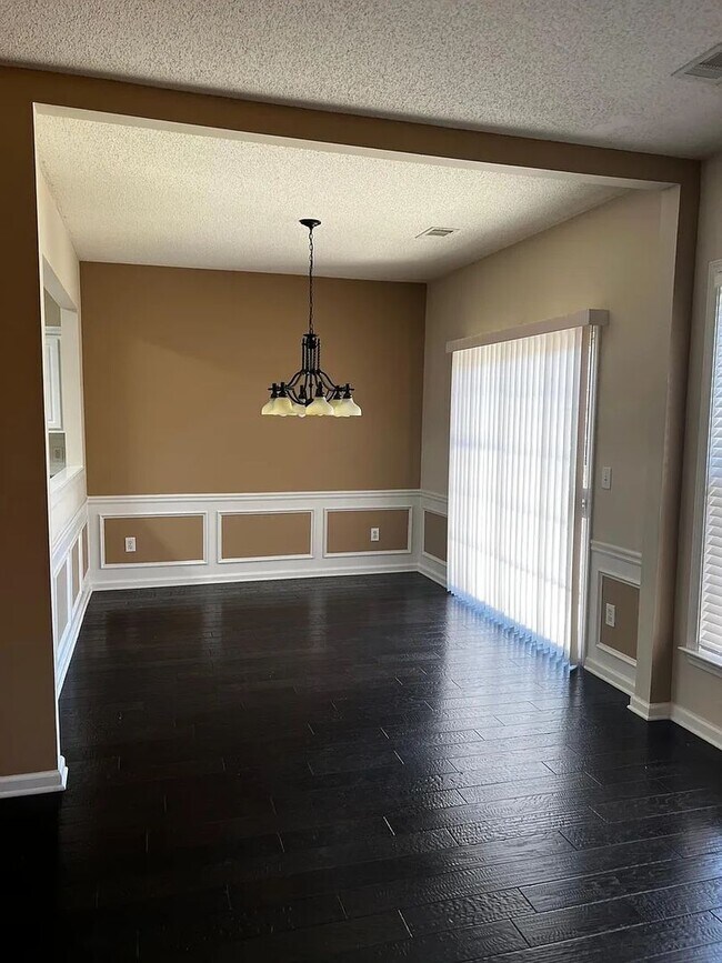 Building Photo - Spacious & beautiful 3BR Townhouse in Duluth