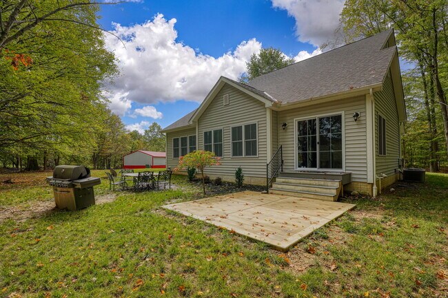 Foto del edificio - 275 Hyatts Rd