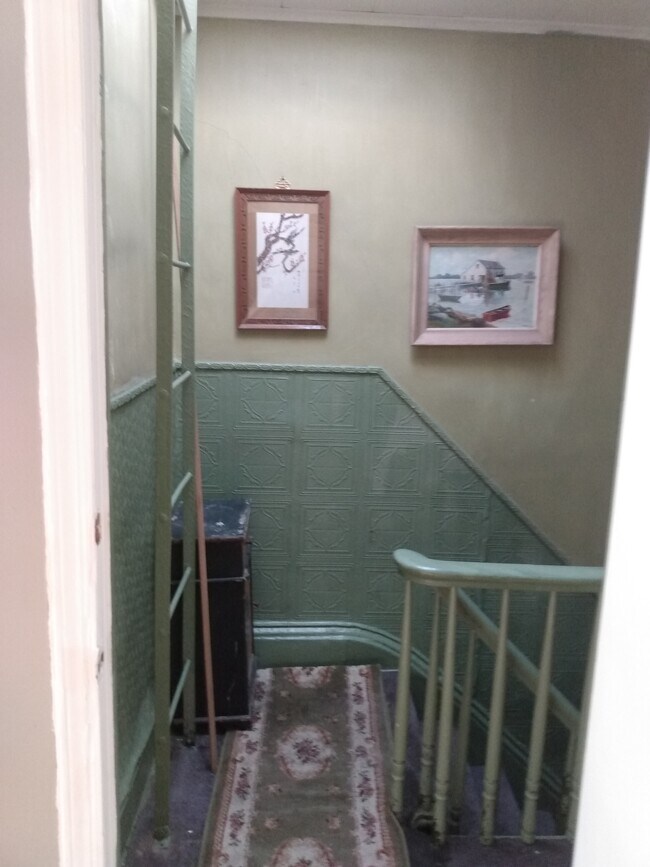 entrance to aprtment - 200 22nd St