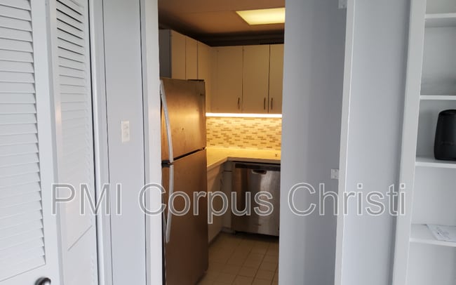 Building Photo - 4600 Ocean Dr
