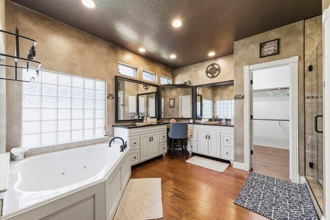 Foto del edificio - 11823 Canyon Mills Dr