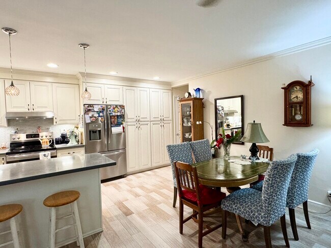 Building Photo - 4056 Lake Osborne Dr