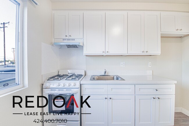 Foto del edificio - 4900 Clair Del Ave