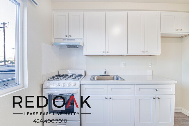 Building Photo - 4900 Clair Del Ave