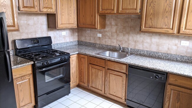 Kitchen - 621 Sheridan Rd