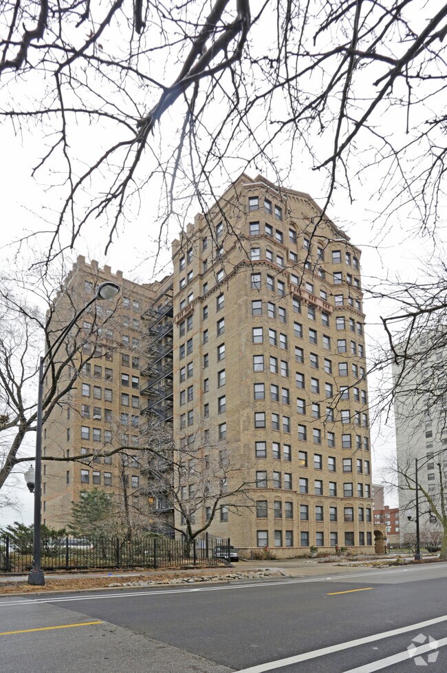 Foto principal - 7321 S South Shore Dr
