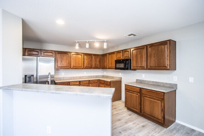 Foto del edificio - FANTASTIC 4BED/3 BATH SAN TAN HOME in RANCHO BELLA VISTA
