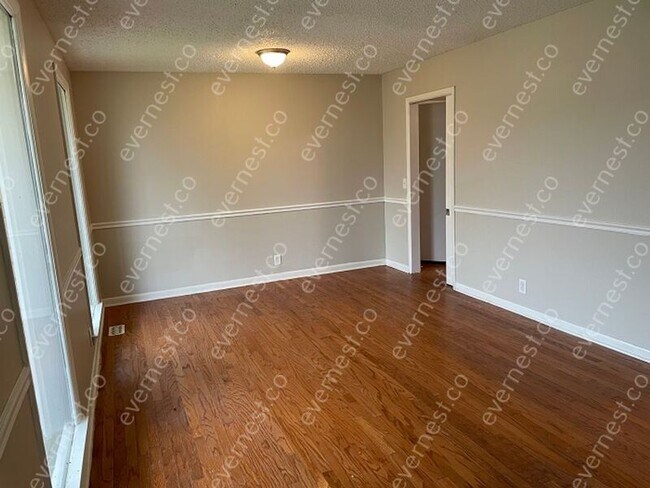Building Photo - 4300 Golden Hill Dr