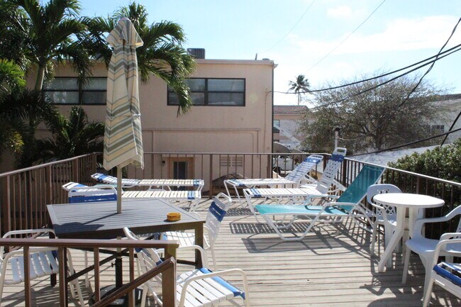 Building Photo - 4209 El Mar Dr