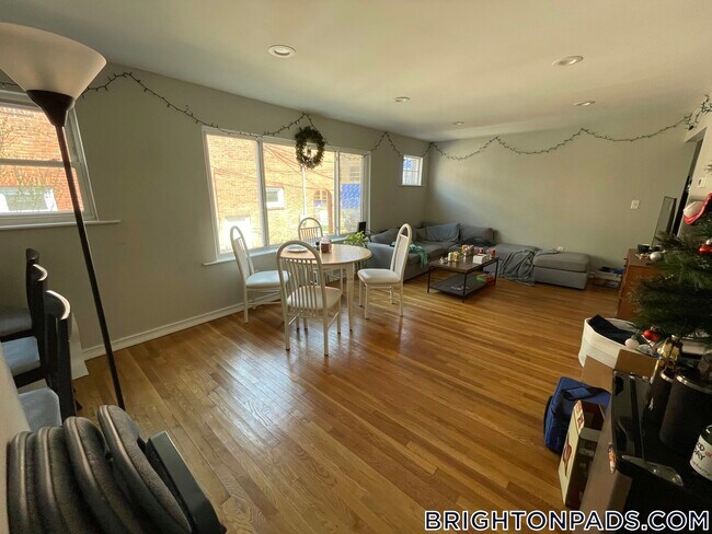 Foto del edificio - 234 Corey Rd