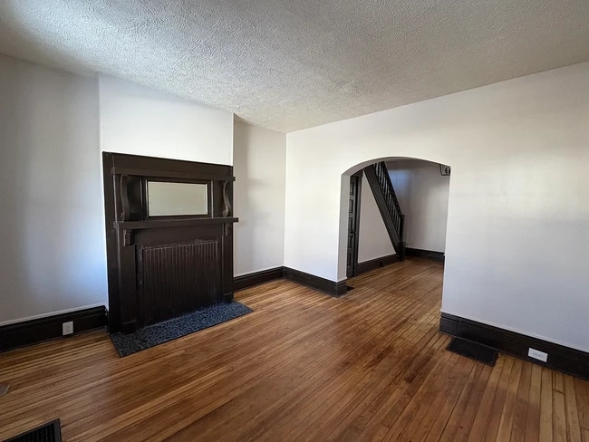 Building Photo - 687 E Columbus St