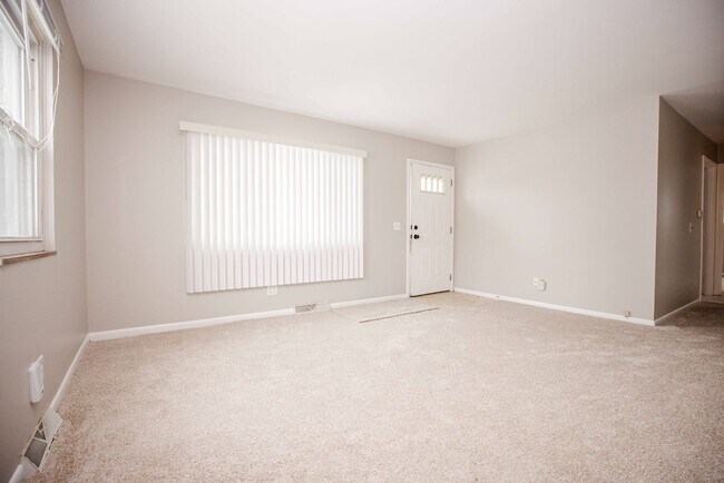 Foto del edificio - Nice ranch style three bedroom home in washington local schools