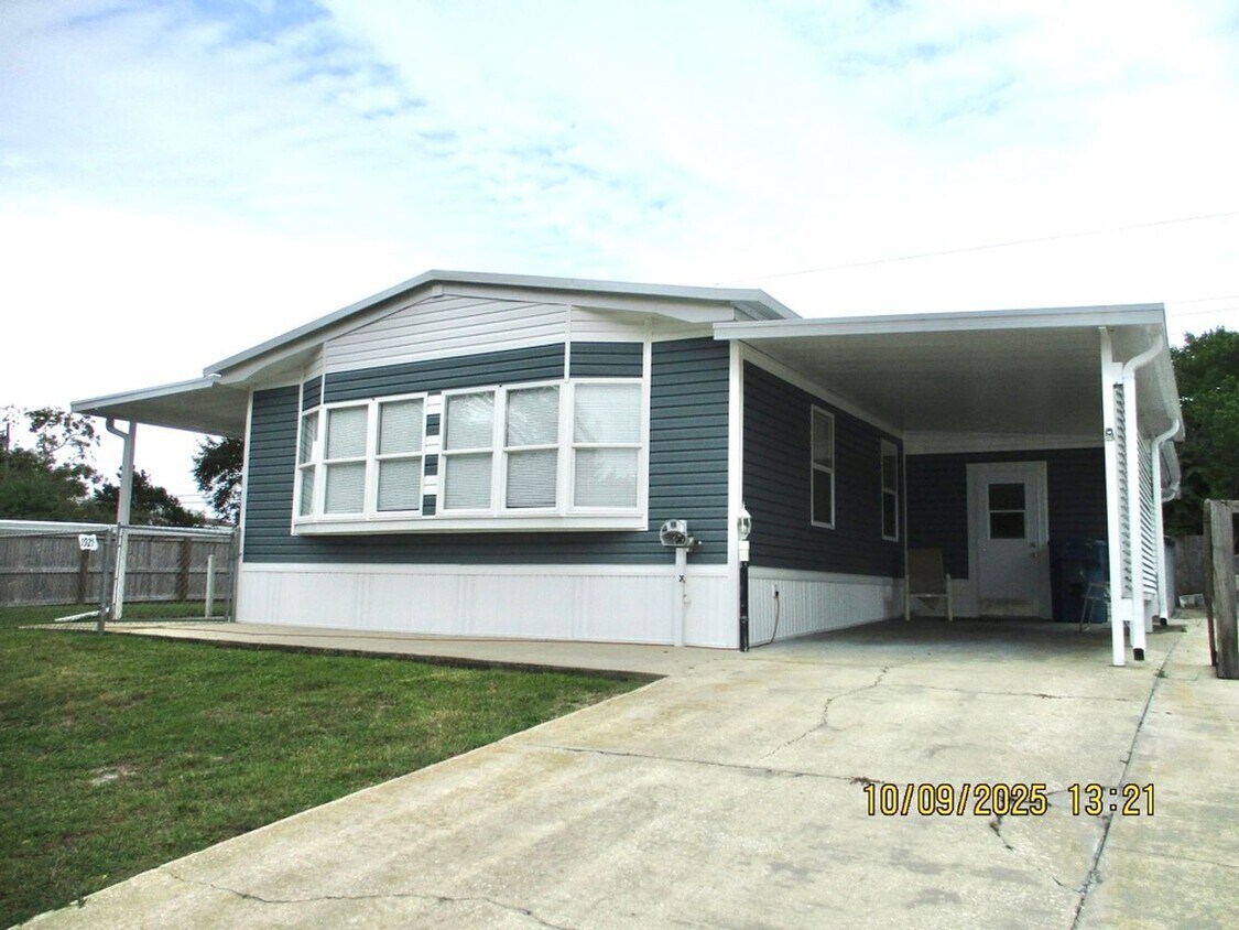 Charming 2-bedroom, 1-bathroom home locate... - Charming 2-bedroom, 1-bathroom home locate...