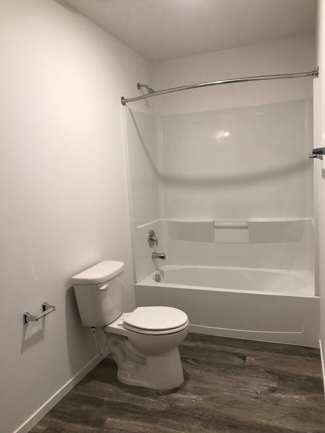 Upstairs main bath - 9870 Coastal Fog Dr