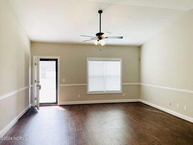Foto del edificio - 2232 Sweet Bay Drive.