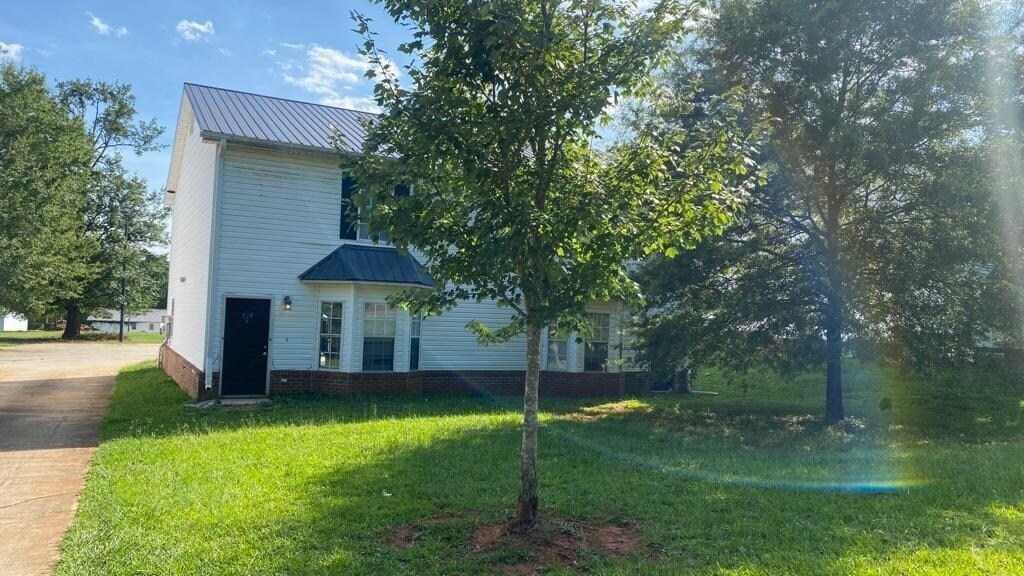Foto principal - 129 Westchester Cir