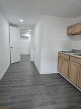 Building Photo - 3212 E Henry Ave