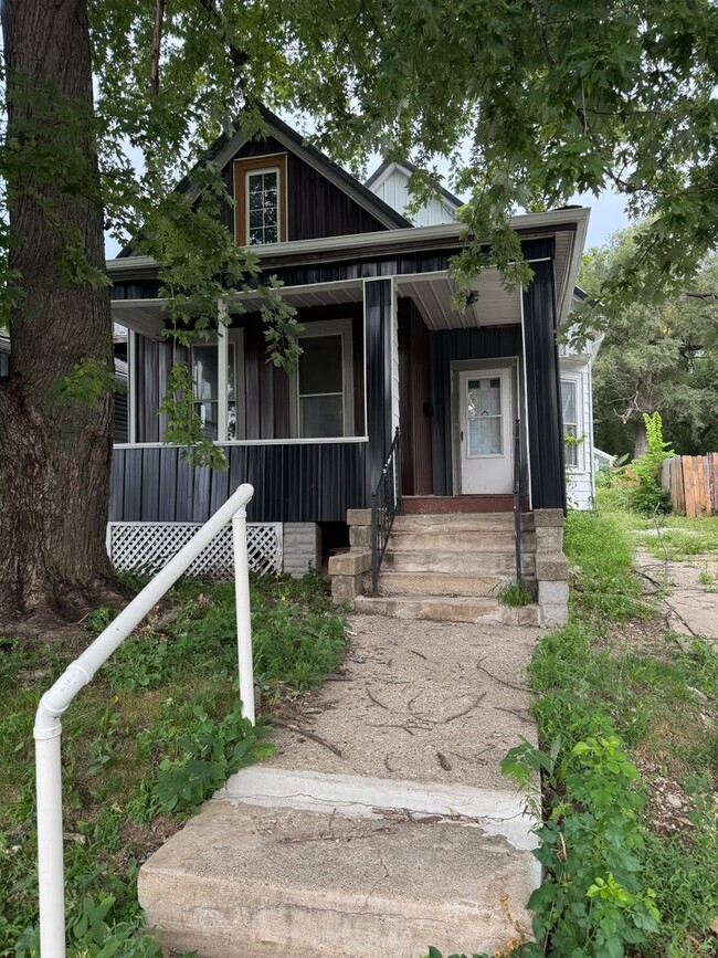 Building Photo - 315 W Nebraska Ave