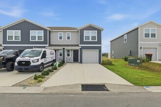 Building Photo - 6669 SW 81st Lp