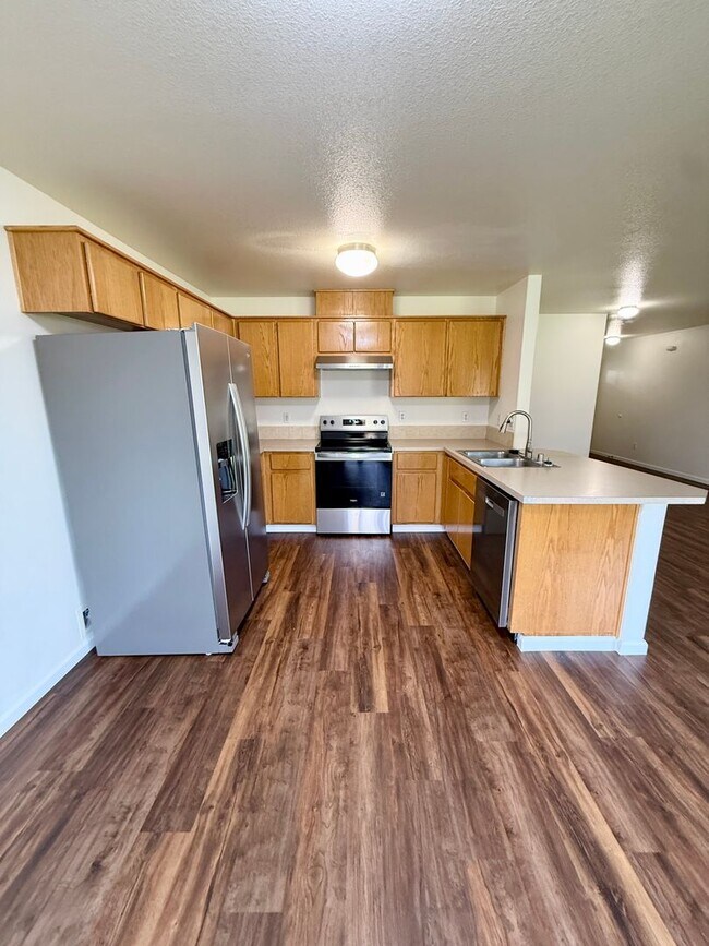 Foto del edificio - Newly Remodeled 3-Bed, 2.5-Bath Duplex for Rent in Longview