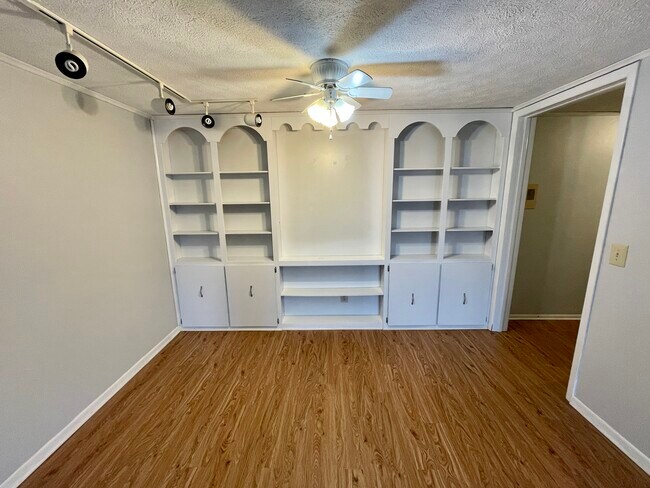 Foto del edificio - 2010 Willoway Ct N