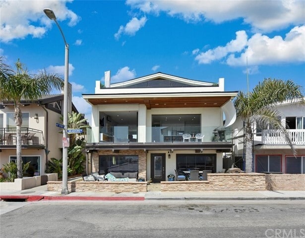 Building Photo - 4820 Seashore Dr