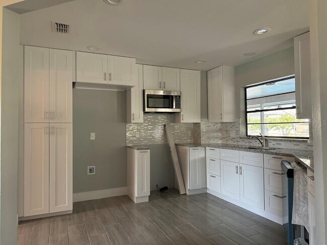 Foto del edificio - 5835 Colony Pl Dr