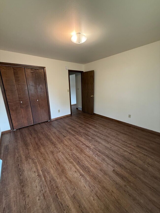 Foto del edificio - 2406 Skeels Ave