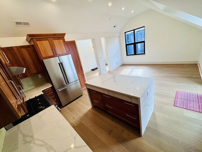 Foto del edificio - 5881 Ellsworth Ave