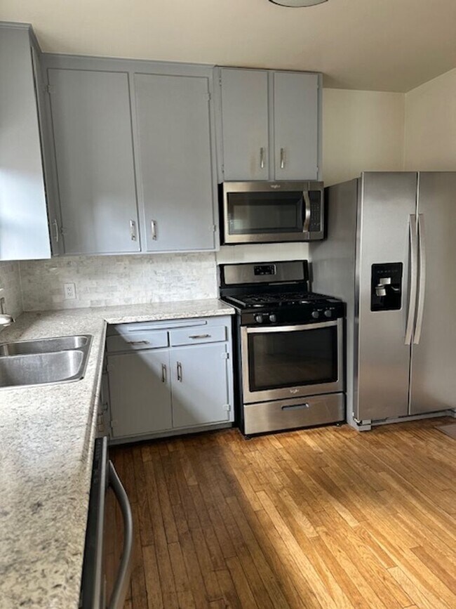 Foto del edificio - Darling 2 bedroom 1 bath with bonus room
