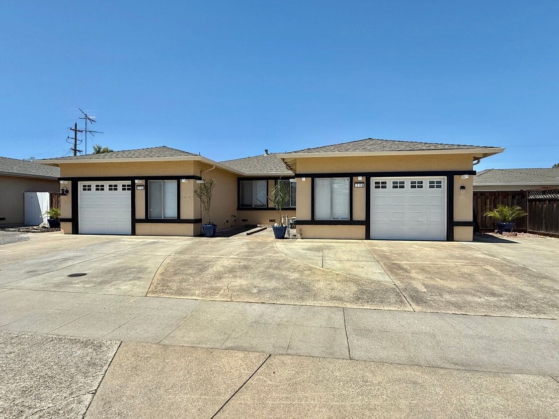 Primary Photo - Willow Glen/Cambrian duplex - Beautifully ...