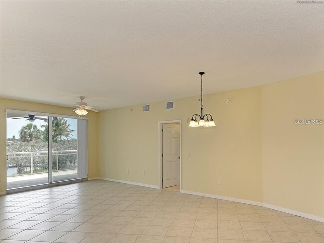 Building Photo - 516 S Tamiami Trl