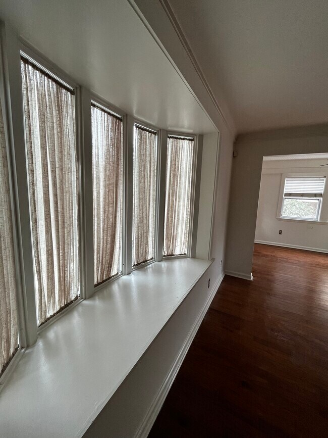 Building Photo - 87 E Park Pl