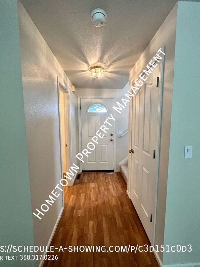 Foto del edificio - 3 bed 1.5 bath East Olympia Townhouse AVAI...