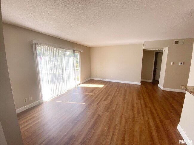 Foto del edificio - 5031 N Lakeside Pl