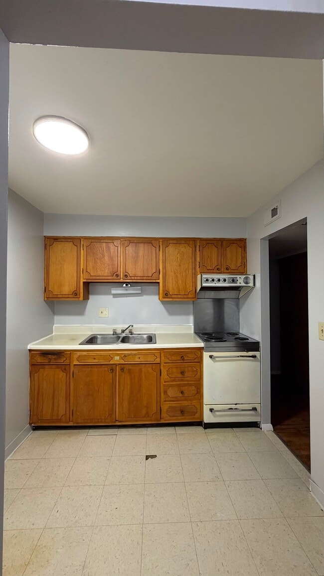 Photo - 2969-2971 Four Towers Dr (Cincinnati, OH) Apartment