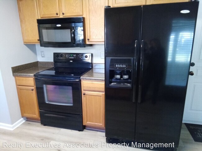 Building Photo - 3 br, 2.5 bath House - 6223 E McMillan Cre...