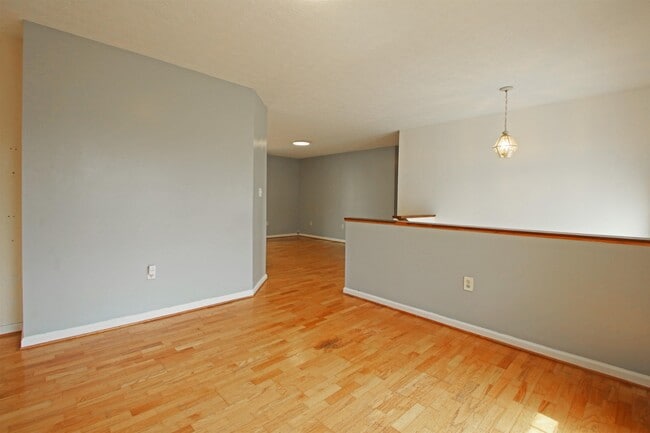 Building Photo - 235 Quail Run Dr