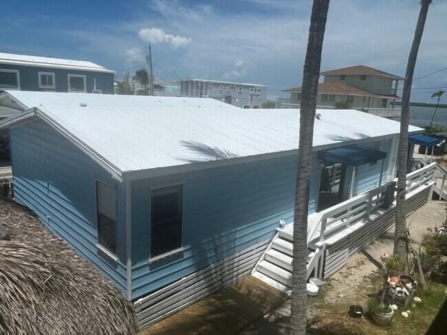 Building Photo - 320 Little Miss Muffett Ln
