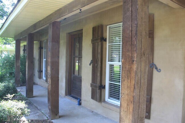 Building Photo - 120 Kaye Dr
