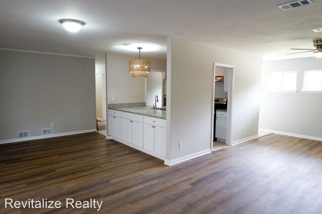 Building Photo - 4 br, 3 bath House - 5922 Sunnyside Dr.