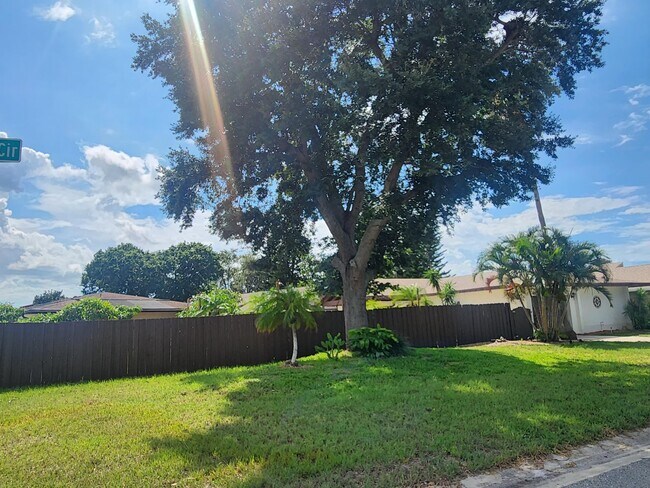 Foto del edificio - 210 Applewood Cir