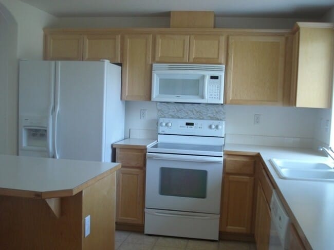 Foto del edificio - Beautiful 4 Bedroom Home on a Corner Lot i...